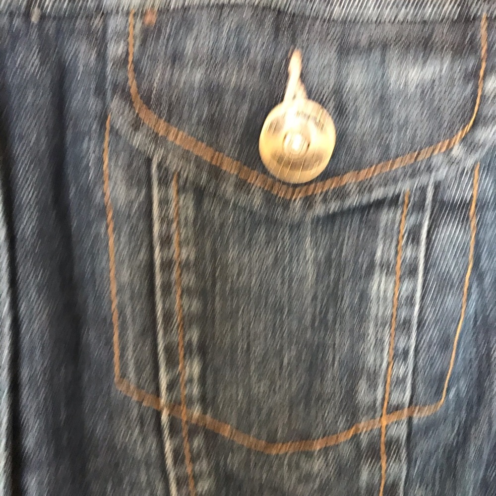 🌺Revolution Jean Jacket - Picture 4 of 5